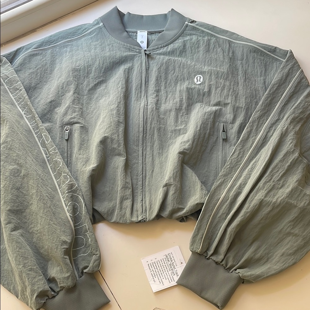 lululemon athletica Crinkle Nylon Track Jacket
Wordmark - Picture 3 of 10
